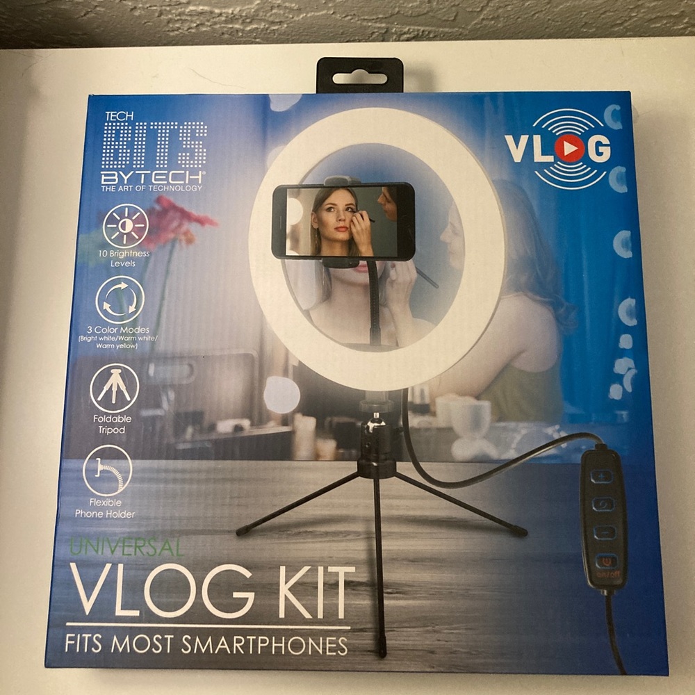 Unopened Tripod/Ring Light